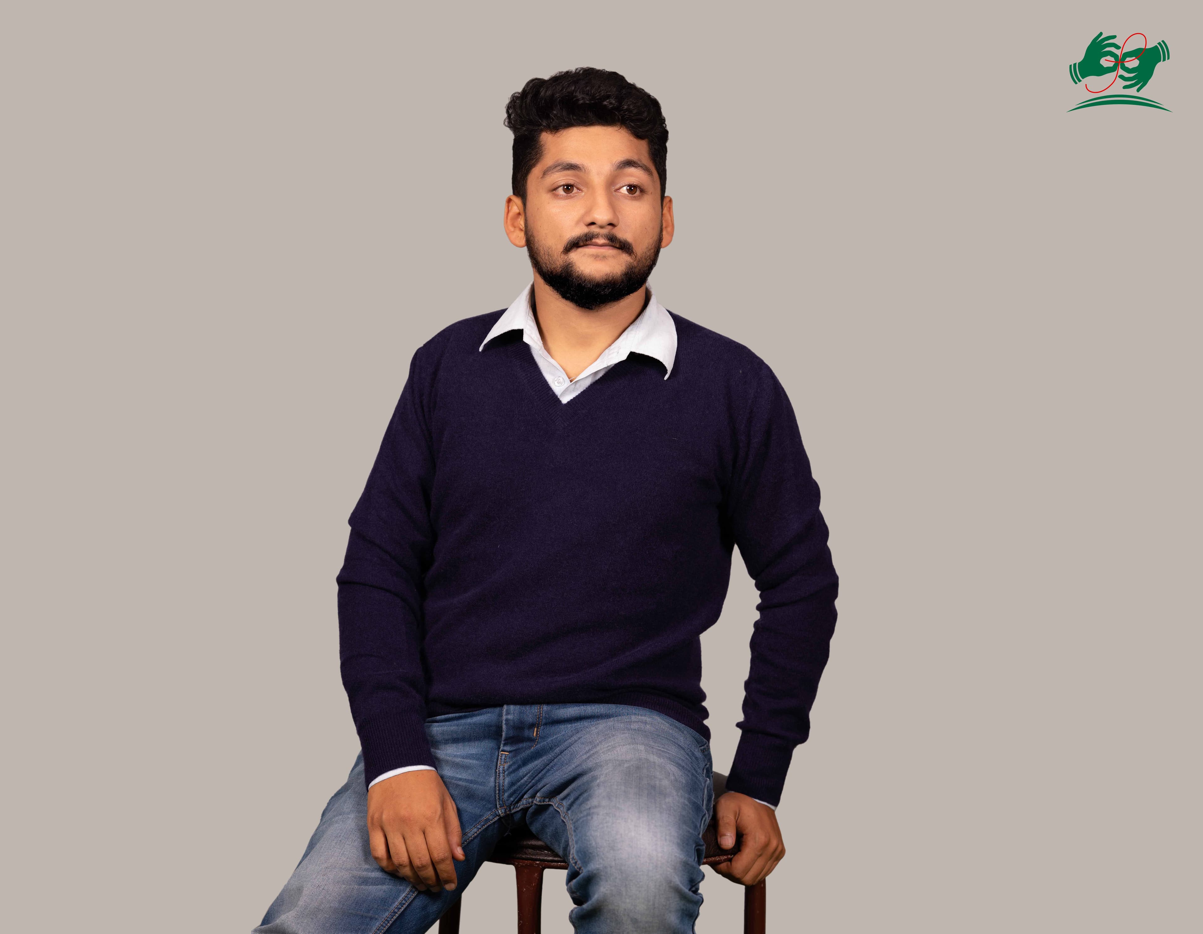 Pure Cashmere Sweater For Men - V Neck Design