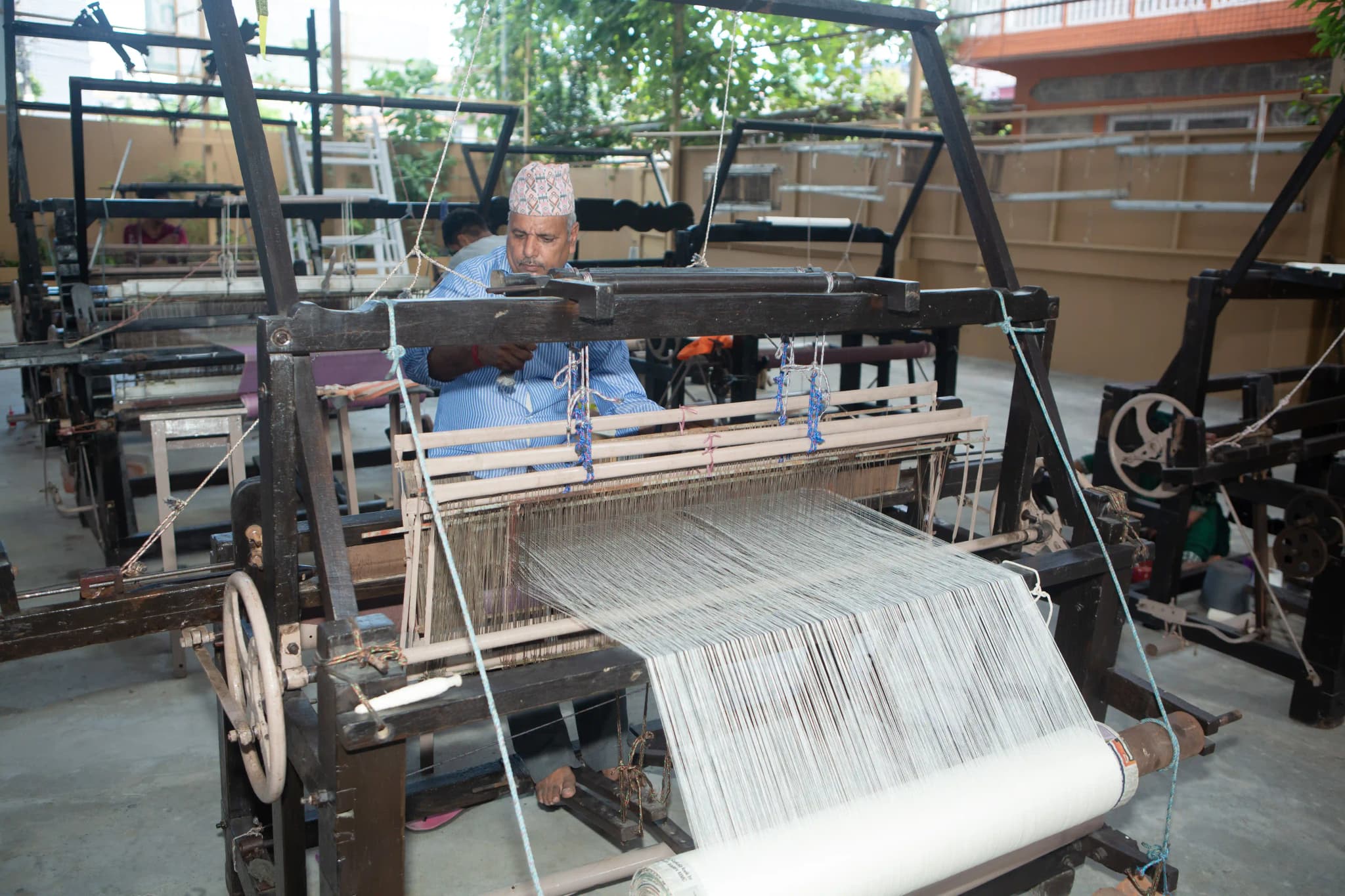 Handmade vs Machine-Made Cashmere & Woolen Clothing